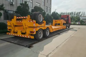 중국 최초 3축 접이식 트레일러 수출